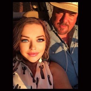 Meet your Posher, Shea